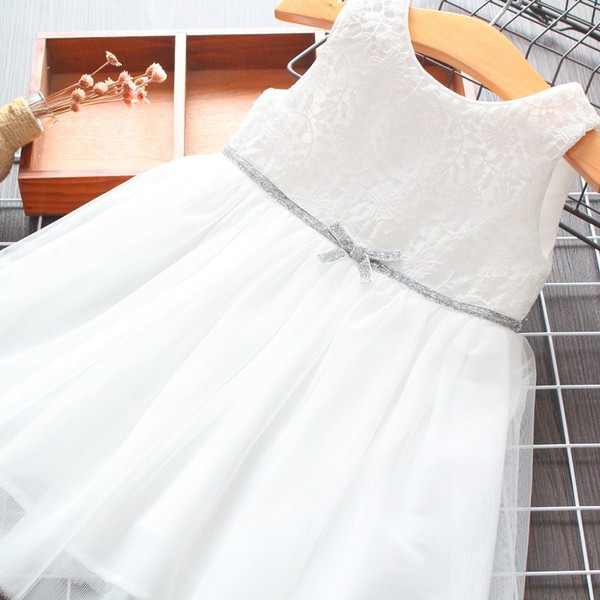 Izgriezta modeļa bērnu kleita meitenēm ar lentīti un O veida izgriezumu