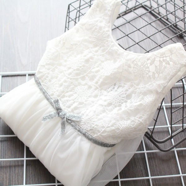 Izgriezta modeļa bērnu kleita meitenēm ar lentīti un O veida izgriezumu