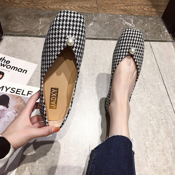 Rūtaini sieviešu apavi ar pērļu un plakanu zoli