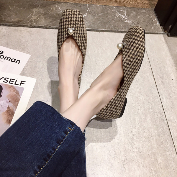 Rūtaini sieviešu apavi ar pērļu un plakanu zoli