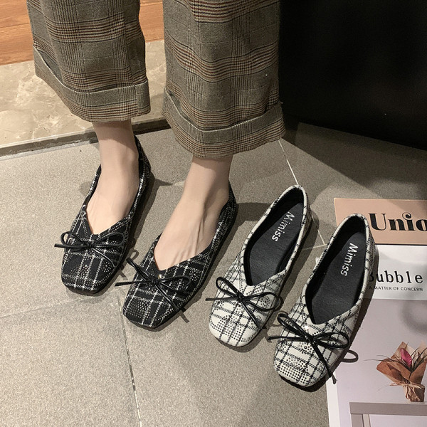 Alkalmi női cipő lapos talppal és szalaggal