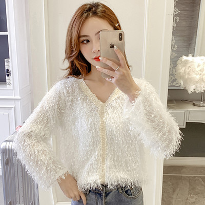 Šiuolaikinė moteriška palaidinė su špico iškirpte ir kutais