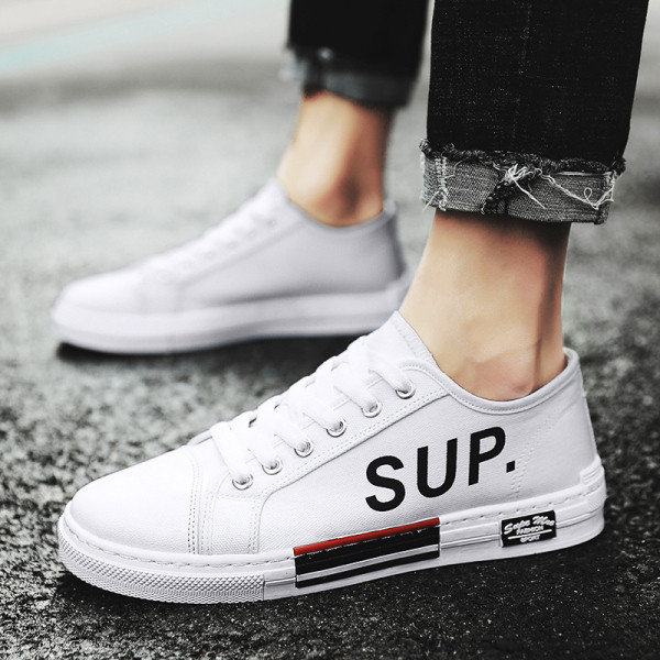 Textilből készült nyári tornacipők új modellje