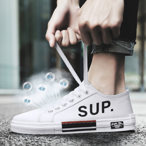 Textilből készült nyári tornacipők új modellje