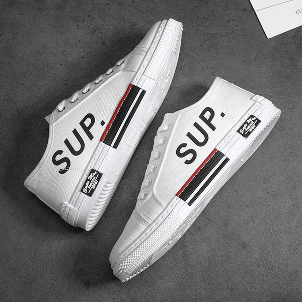 Textilből készült nyári tornacipők új modellje