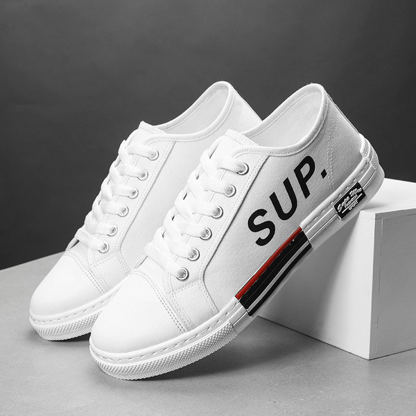 Textilből készült nyári tornacipők új modellje