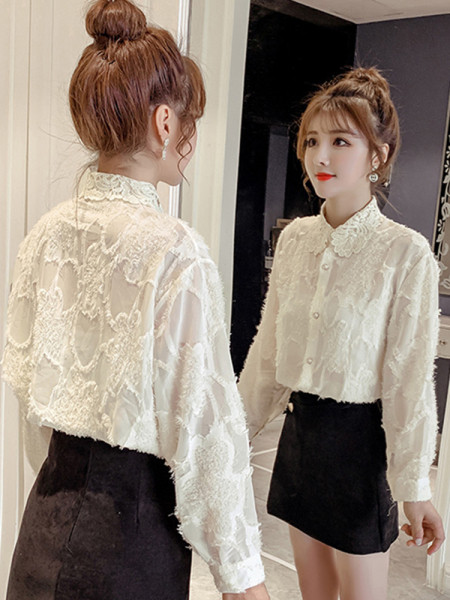 Cămașă de damă elegantă din dantelă cu nasturi