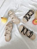 Ikdienas sieviešu sandales ar plakanām zolēm un ādas lencēm