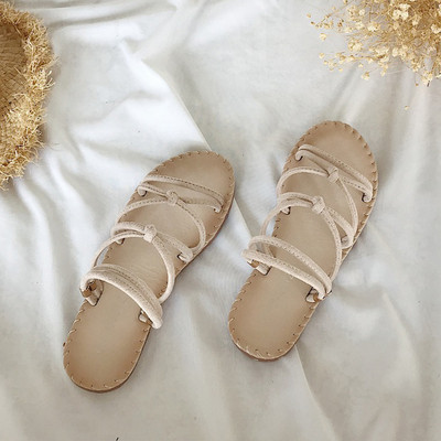 Ikdienas sieviešu sandales ar plakanām zolēm un ādas lencēm