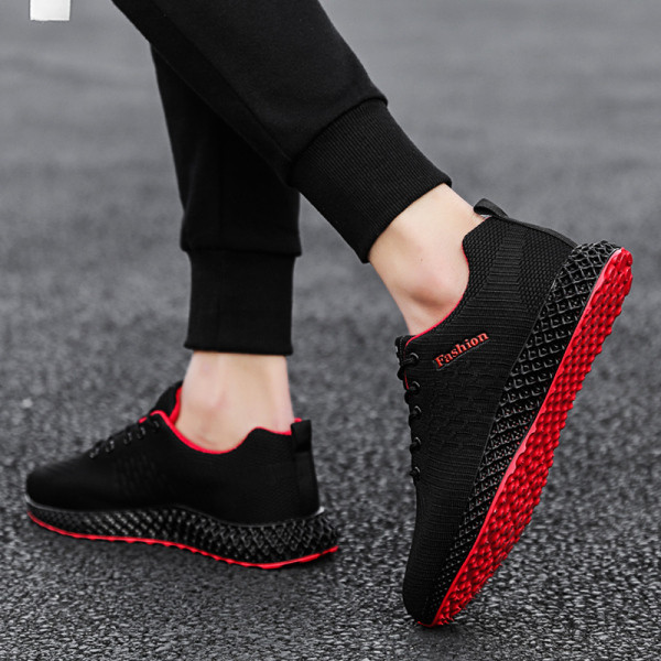 Novi model proljetno-ljetnih tekstilnih tenisica sa vezicama