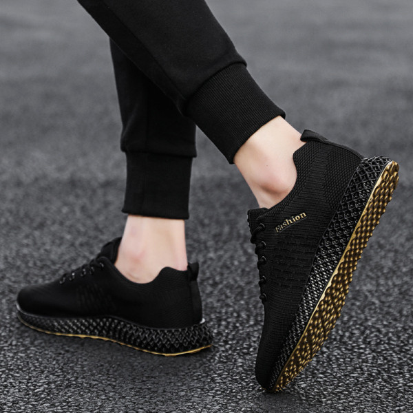 Novi model proljetno-ljetnih tekstilnih tenisica sa vezicama