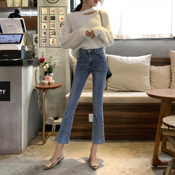 Modern női farmer 9/10-es hosszúsággal és hasítékkal