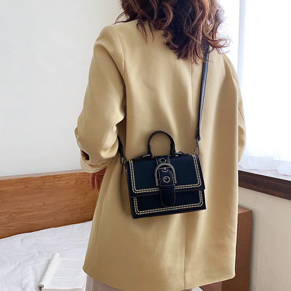 Ikdienas sieviešu soma no eko ādas ar metāla sprādzi, īsu un garu rokturi