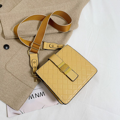 Geantă casual de damă cu formă pătrată și mâner lung