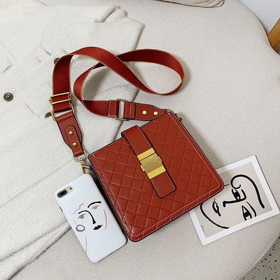 Geantă casual de damă cu formă pătrată și mâner lung