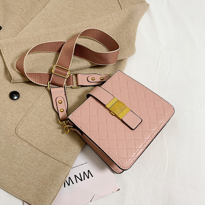 Geantă casual de damă cu formă pătrată și mâner lung