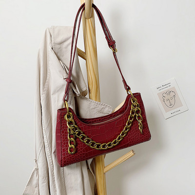 Dabartinė moteriška rankinė iš eko odos su metaline grandinėle