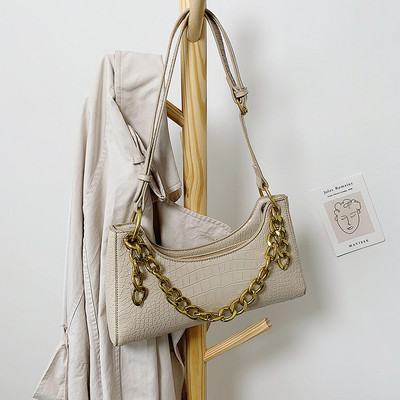 Dabartinė moteriška rankinė iš eko odos su metaline grandinėle