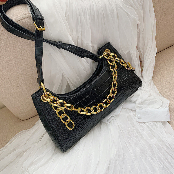 Dabartinė moteriška rankinė iš eko odos su metaline grandinėle