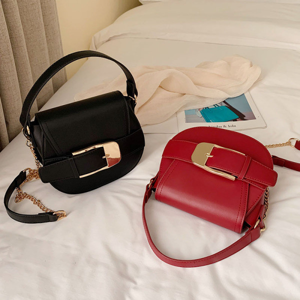 Ženska torba od eko kože sa metalnom kopčom, dugom i kratkom ručkom