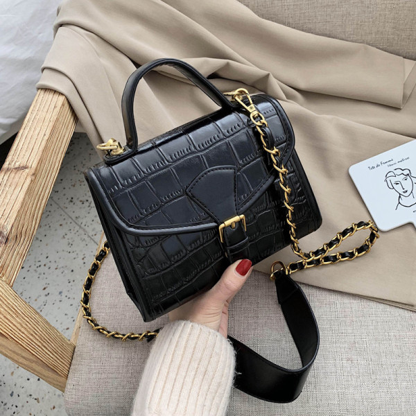 Moderna sieviešu soma no mākslīgās ādas ar reljefu pārvalku, īsu un garu rokturi