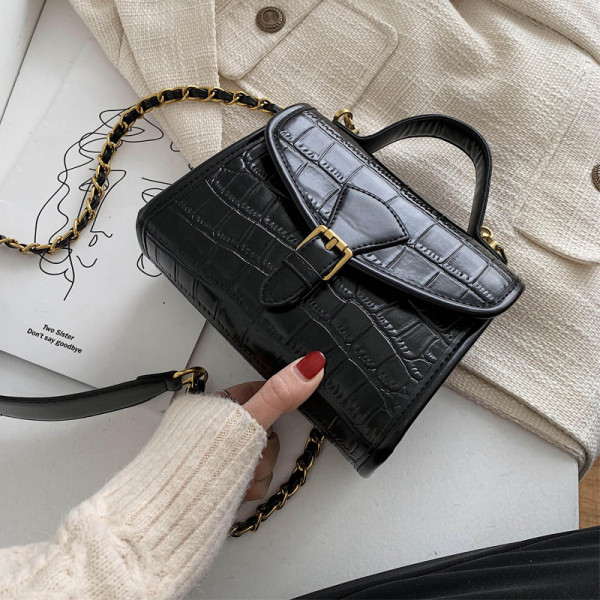 Moderna sieviešu soma no mākslīgās ādas ar reljefu pārvalku, īsu un garu rokturi