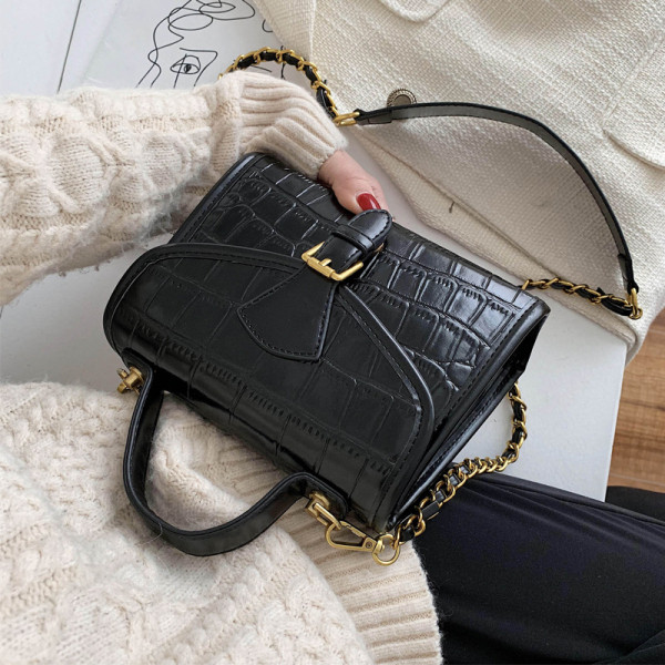 Moderna sieviešu soma no mākslīgās ādas ar reljefu pārvalku, īsu un garu rokturi