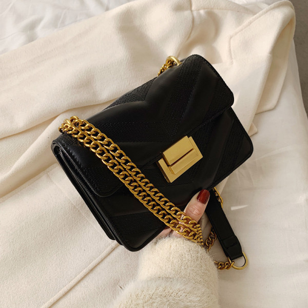 Eko bőrből készült női táska fém csattal és hosszú lánc fogantyúval