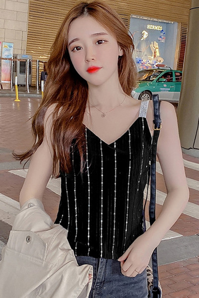 Mūsdienīgs sieviešu tops ar fliteriem un špica kakla izgriezumu