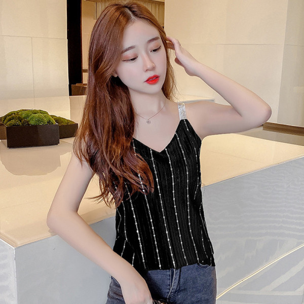 Mūsdienīgs sieviešu tops ar fliteriem un špica kakla izgriezumu