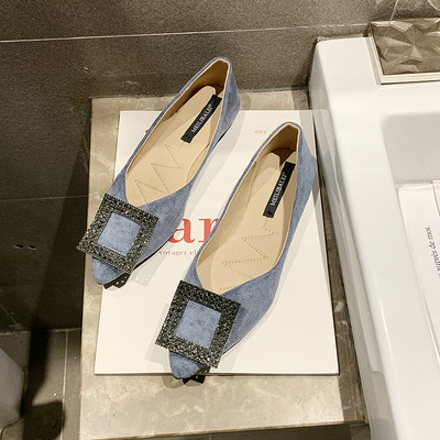 Stilīgi sieviešu apavi no eko zamšādas ar kvadrātveida elementu