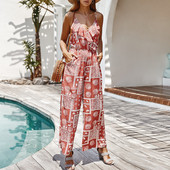 Novi model ženskog kombinezona sa tankim naramenicama i džepovima