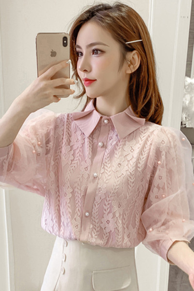 Stilingi moteriški marškiniai su nėrinių elementais ir perlais