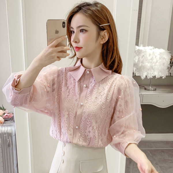 Stilingi moteriški marškiniai su nėrinių elementais ir perlais