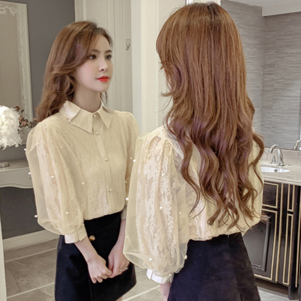 Stilingi moteriški marškiniai su nėrinių elementais ir perlais