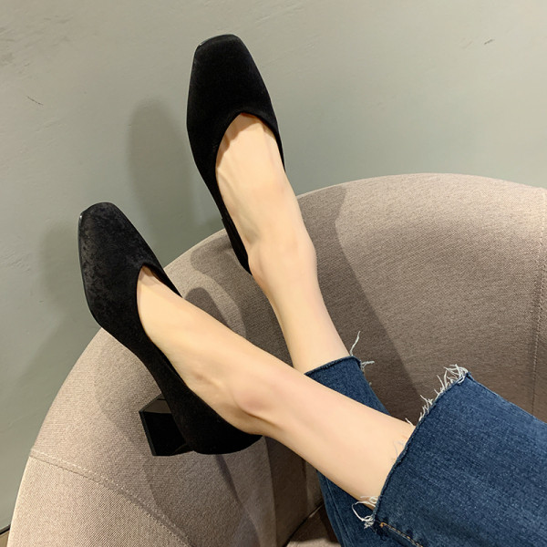 Paprastas moteriškų batų modelis iš ekologiškos zomšos, 5 cm kulno storio