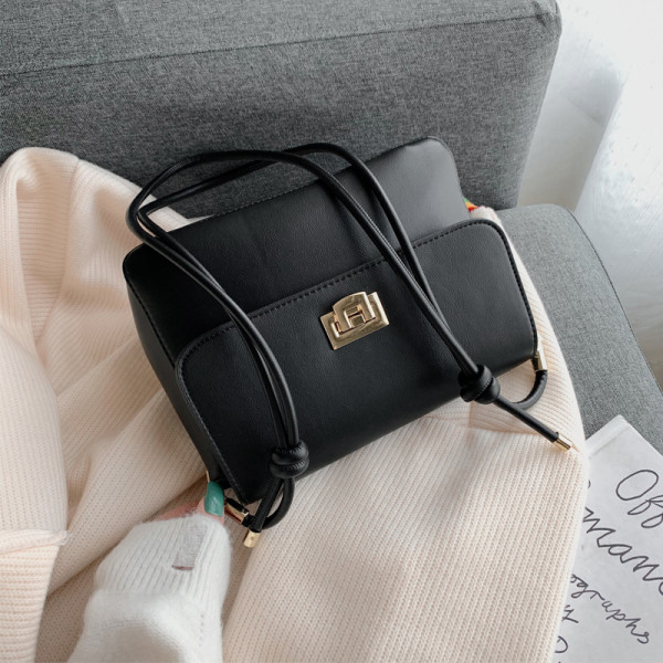 Kahekordse sangaga puhtast naiste nahast kott