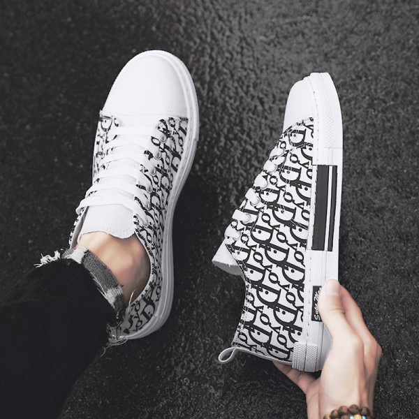 Naujo modelio tekstiliniai vyriški sportbačiai su raišteliais