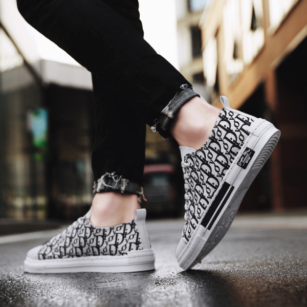 Naujo modelio tekstiliniai vyriški sportbačiai su raišteliais