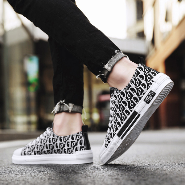 Naujo modelio tekstiliniai vyriški sportbačiai su raišteliais