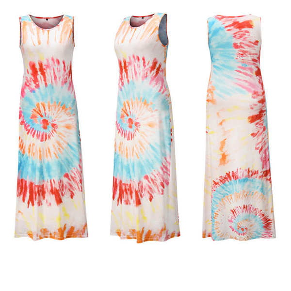 Színes női szabású ruha ovális nyakkivágással