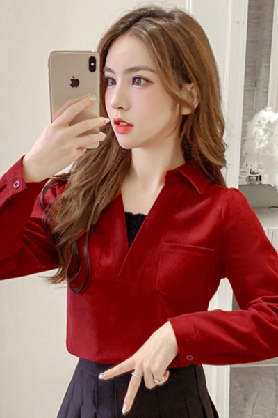 Pavasarīgs sieviešu krekls ar kabatām