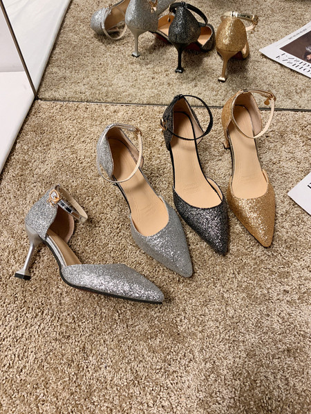 Modernas sieviešu kurpes ar spīdīgām daļiņām un plānu 8 cm papēdi