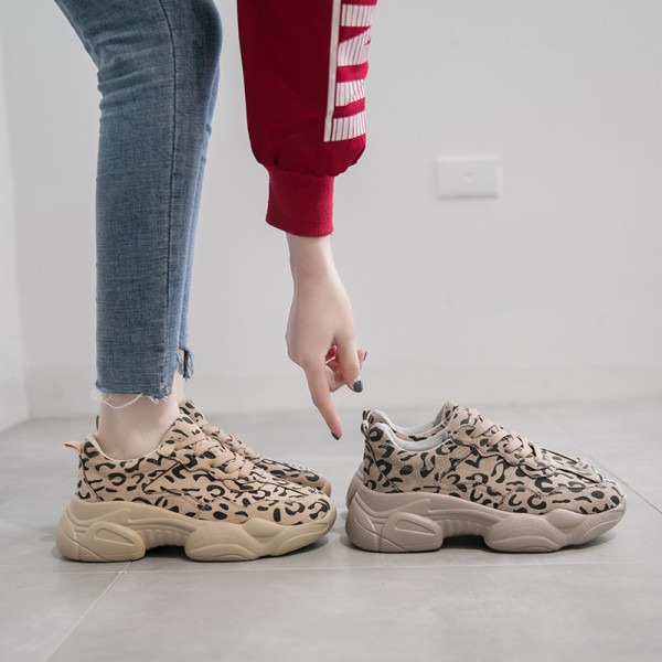 Praegused krobelise talla ja leopardimustriga naiste tossud