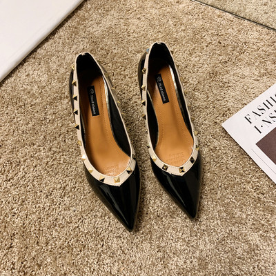 Stiilsed naiste kingade teravatipuline mudel, mis on valmistatud ökonahast, metallist aasadega