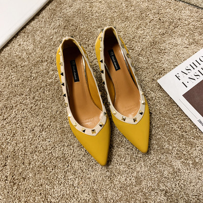 Stiilsed naiste kingade teravatipuline mudel, mis on valmistatud ökonahast, metallist aasadega