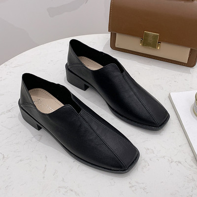 Moteriški laisvalaikio batai iš eko odos plokščiu padu