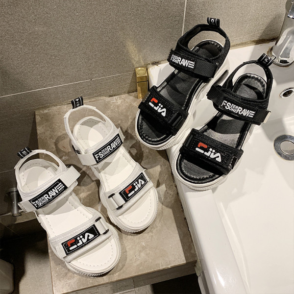 Moteriškos laisvalaikio basutės su velcro lipduku ir grubiu padu