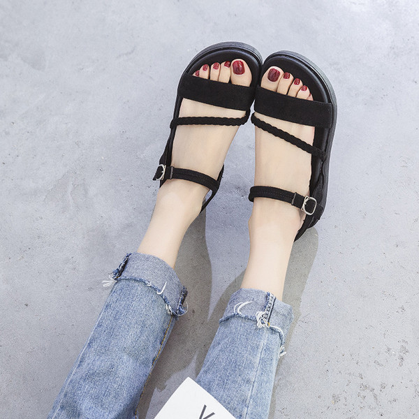 Alkalmi női szandál lapos talppal és pánttal