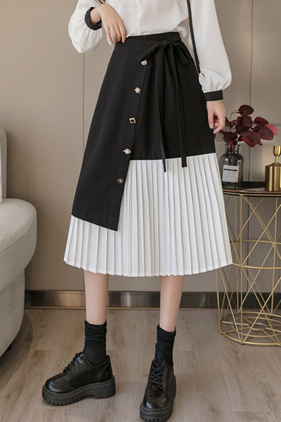 Retro stila sieviešu svārki ar pogām un saitēm